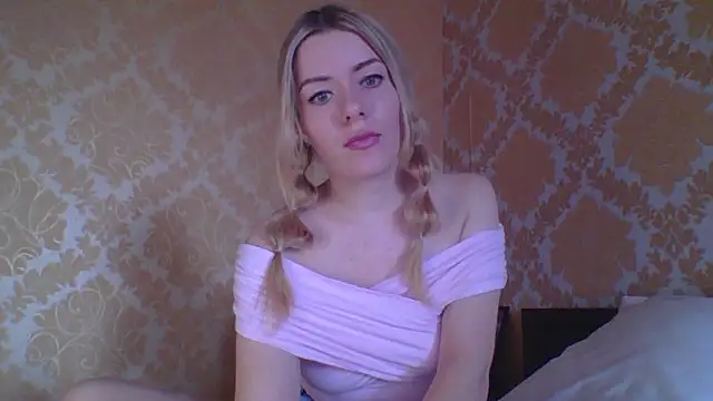 Softy Aura  online show from May 2026 11:39:02 AM