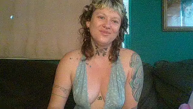 Snapshot of RosieSwitchBitch chatting on July 2026 11:46:01 AM RosieSwitchBitch online show from July 2026 11:46:01 AM