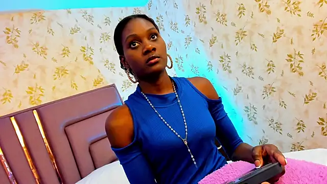 Snapshot of AndreeaStorm chatting on May 2026 01:30:02 PM AndreeaStorm online show from May 2026 01:30:02 PM