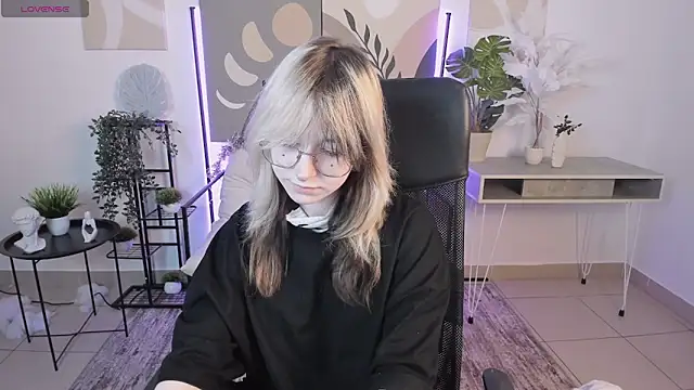 NyxCalderra online show from May 2026 04:53:01 AM