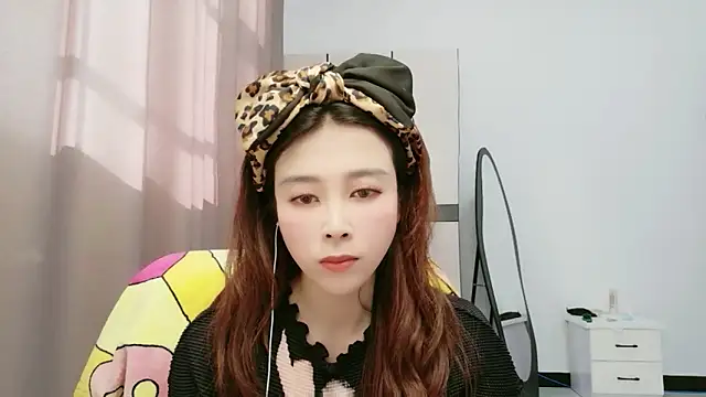 xiaoxiaohong030 online show from June 2026 07:56:01 AM