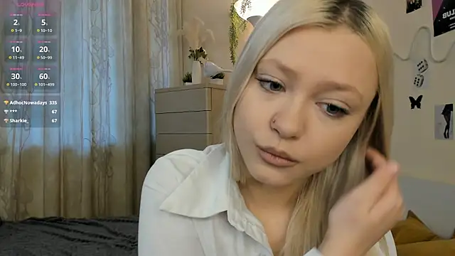 Snapshot of MidnightPoise chatting on May 2026 04:52:01 AM MidnightPoise online show from May 2026 04:52:01 AM