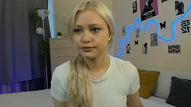 Snapshot of MidnightPoise chatting on July 2026 05:11:02 AM MidnightPoise online show from July 2026 05:11:02 AM