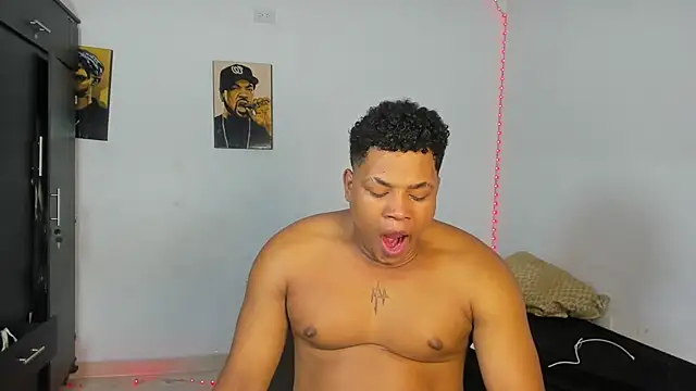 just2latins online show from May 2026 12:56:01 PM
