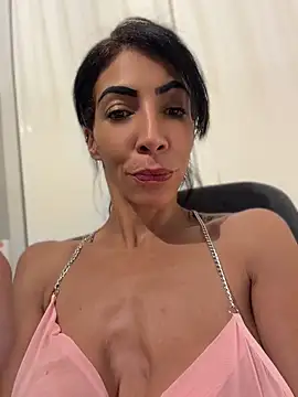 Snapshot of Yasmiinee chatting on June 2026 10:13:02 PM Yasmiinee online show from June 2026 10:13:02 PM