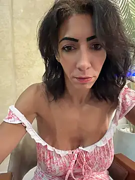 Snapshot of Yasmiinee chatting on June 2026 07:24:01 PM Yasmiinee online show from June 2026 07:24:01 PM