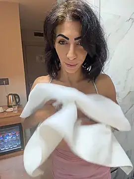 Snapshot of Yasmiinee chatting on June 2026 09:52:02 PM Yasmiinee online show from June 2026 09:52:02 PM