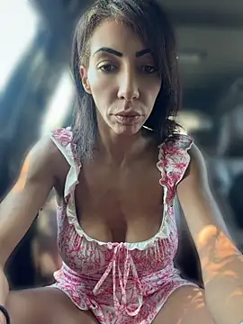 Snapshot of Yasmiinee chatting on July 2026 01:15:02 PM Yasmiinee online show from July 2026 01:15:02 PM