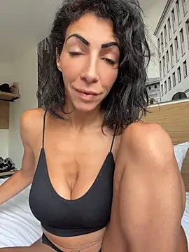 Snapshot of Yasmiinee chatting on July 2026 06:13:01 PM Yasmiinee online show from July 2026 06:13:01 PM