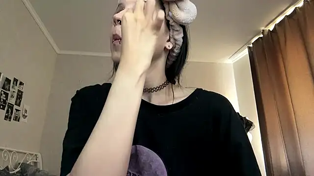 LouisePavlides online show from June 2026 12:14:02 PM