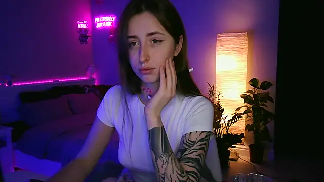 Snapshot of she_tora69 chatting on April 2026 08:04:02 PM she tora69 online show from April 2026 08:04:02 PM