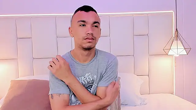 AndresSolorzano1 online show from May 2026 11:40:02 AM