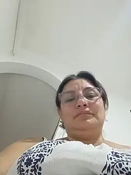 Carolina crus  online show from June 2026 11:41:01 PM