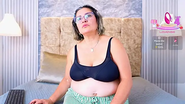 Carolina crus  online show from July 2026 03:14:01 PM