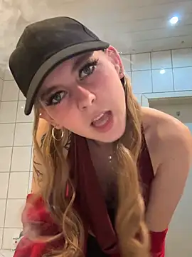 Snapshot of Lina-420 chatting on April 2026 08:15:01 PM Lina-420 online show from April 2026 08:15:01 PM