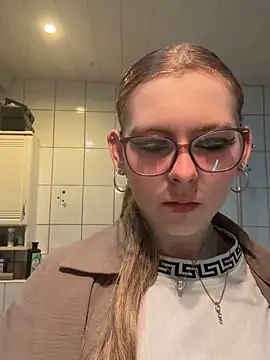 Snapshot of Lina-420 chatting on May 2026 07:41:01 PM Lina-420 online show from May 2026 07:41:01 PM