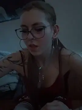 Snapshot of Lina-420 chatting on May 2026 07:41:01 PM Lina-420 online show from May 2026 07:41:01 PM