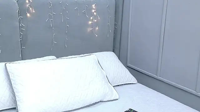 Serenne  online show from May 2026 09:22:02 PM