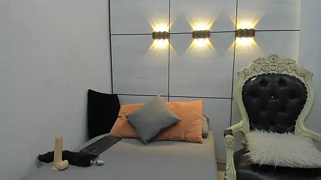 Daphne Leia online show from May 2026 07:30:01 PM