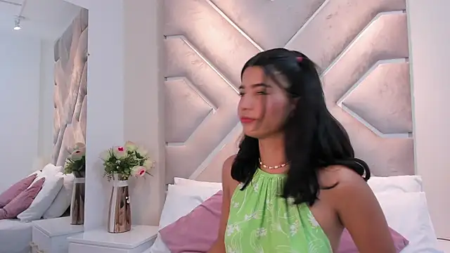 Hannah Quenn  online show from April 2026 09:24:01 PM