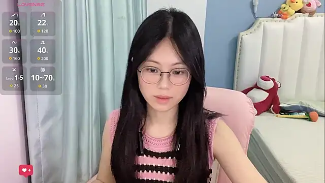 Snapshot of Luna-666 chatting on June 2026 02:43:02 PM Luna-666 online show from June 2026 02:43:02 PM