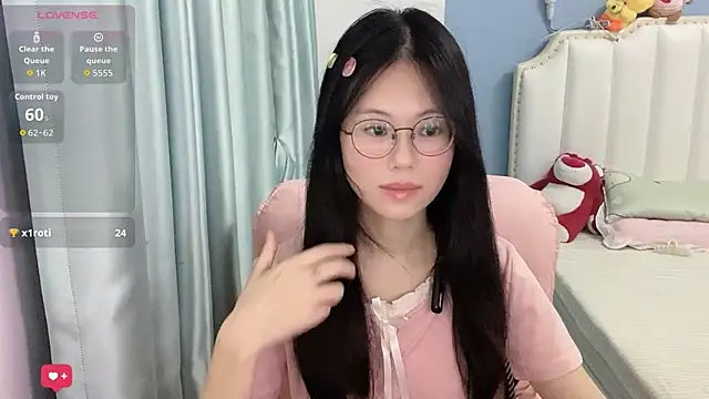 Snapshot of Luna-666 chatting on July 2026 01:37:01 PM Luna-666 online show from July 2026 01:37:01 PM