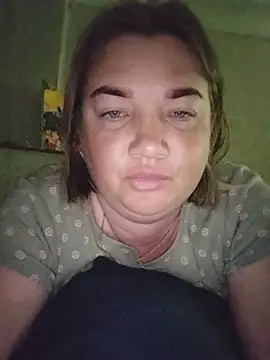 Snapshot of MiyaOlliver chatting on July 2026 06:42:02 AM MiyaOlliver online show from July 2026 06:42:02 AM