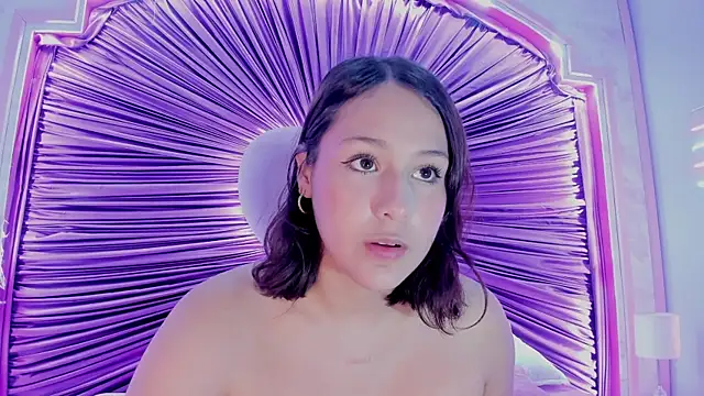 AmelieCooper online show from June 2026 07:42:01 PM