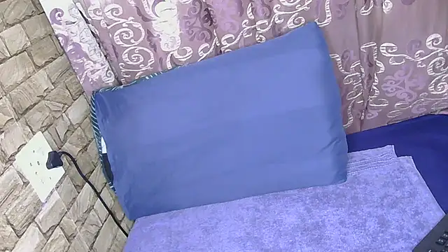 Sweethoneyglow online show from May 2026 07:25:02 AM