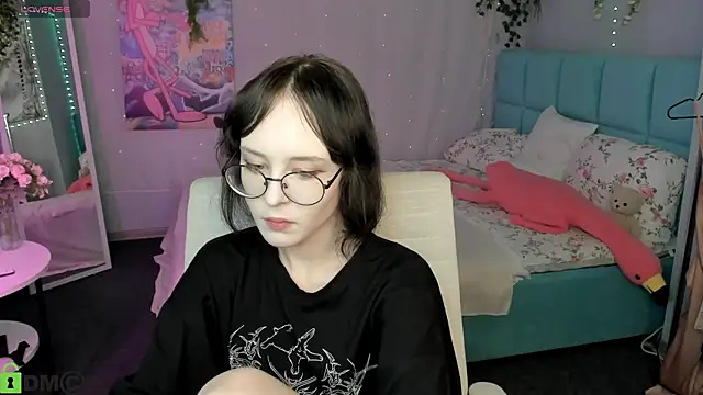 Lilac-Muse online show from July 2026 11:19:01 AM