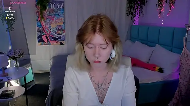Snapshot of Elira_Vane chatting on July 2026 02:57:02 AM Elira Vane online show from July 2026 02:57:02 AM