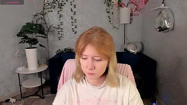 Snapshot of Elira_Vane chatting on July 2026 02:58:01 AM Elira Vane online show from July 2026 02:58:01 AM