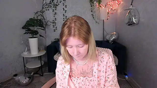 Snapshot of Elira_Vane chatting on July 2026 03:01:01 AM Elira Vane online show from July 2026 03:01:01 AM