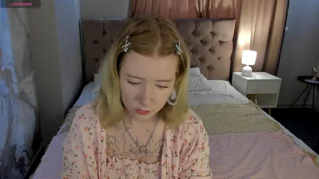 Snapshot of Elira_Vane chatting on July 2026 02:59:01 AM Elira Vane online show from July 2026 02:59:01 AM