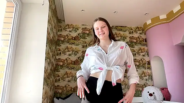 LongChillGerl online show from May 2026 02:01:02 PM