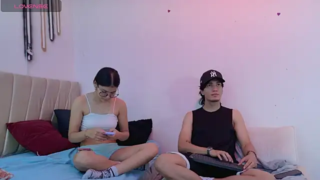 sweetauracouple online show from June 2026 12:19:01 PM