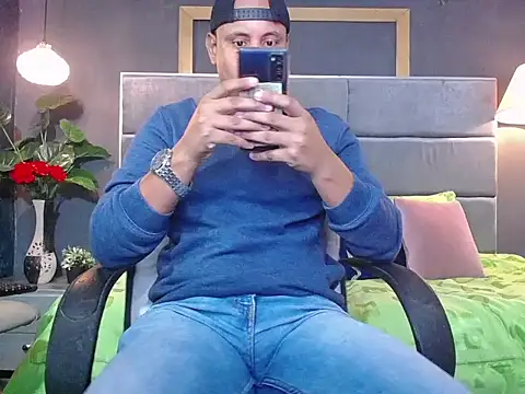 Snapshot of noah_oliver1 chatting on June 2026 01:21:02 AM noah oliver1 online show from June 2026 01:21:02 AM