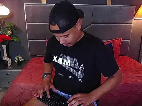 Snapshot of noah_oliver1 chatting on June 2026 01:17:02 AM noah oliver1 online show from June 2026 01:17:02 AM