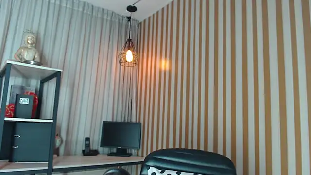 Iris Foster  online show from April 2026 11:21:01 PM