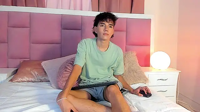 Snapshot of christopher_robin4 chatting on May 2026 07:51:02 PM christopher robin4 online show from May 2026 07:51:02 PM