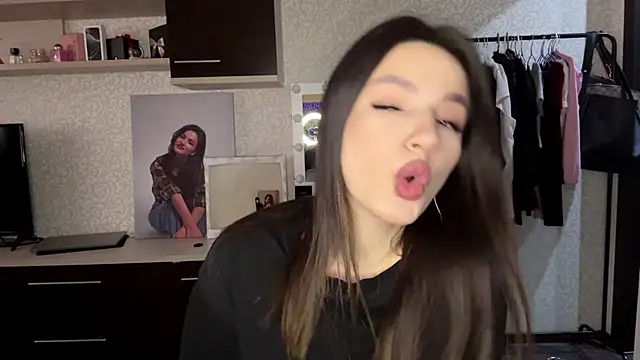 FlorSmalling online show from April 2026 07:56:02 AM