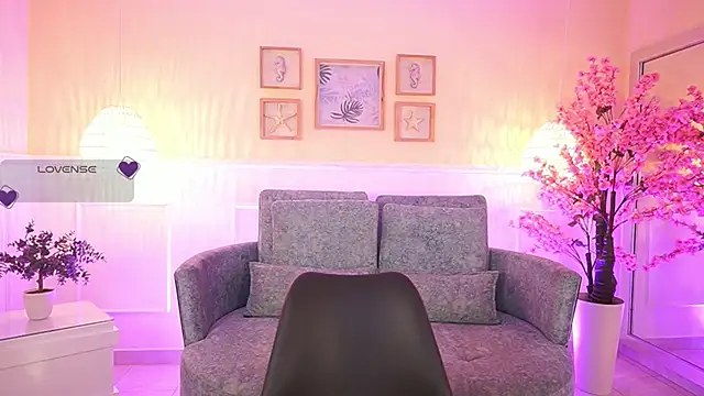 VioletJoness  online show from May 2026 11:38:02 AM