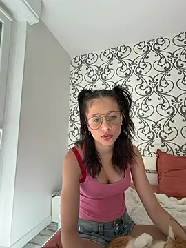 lilou philips online show from June 2026 12:29:01 PM