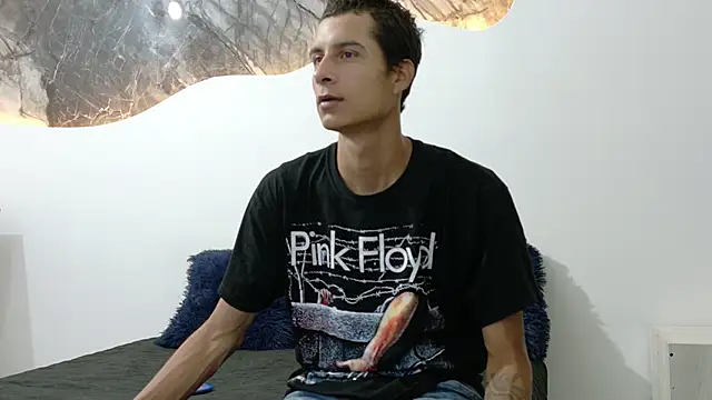 Snapshot of cameronsilverman chatting on June 2026 09:06:02 PM cameronsilverman online show from June 2026 09:06:02 PM