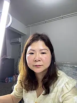 Snapshot of linda51863 chatting on June 2026 02:33:01 PM linda51863 online show from June 2026 02:33:01 PM