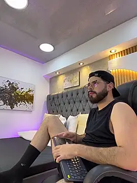 Snapshot of DomBoy_ chatting on May 2026 08:05:01 PM DomBoy online show from May 2026 08:05:01 PM