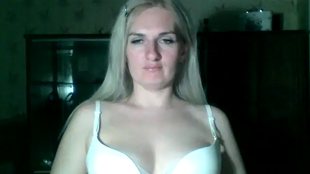 Snapshot of MartaHaze chatting on May 2026 06:49:02 PM MartaHaze online show from May 2026 06:49:02 PM