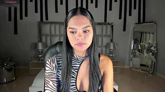Snapshot of SaphiraJames chatting on July 2026 02:48:02 AM SaphiraJames online show from July 2026 02:48:02 AM