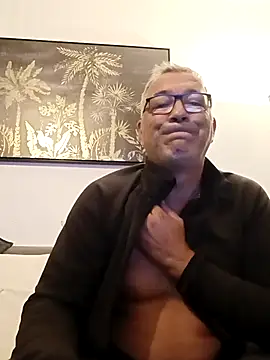Snapshot of Soloyan chatting on September 2025 04:48:02 AM Soloyan online show from September 2025 04:48:02 AM