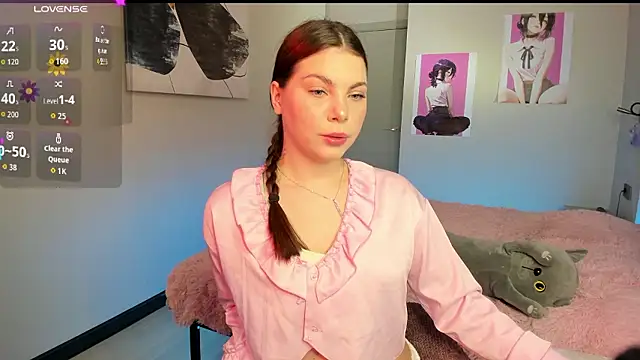 Snapshot of EmmyyK chatting on July 2026 01:40:01 PM EmmyyK online show from July 2026 01:40:01 PM